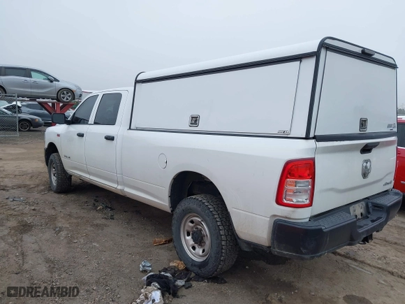 2019 Ram 2500 Tradesman with VIN 3C6UR5HJ8KG600868, listed as a IAAI auction lot 41435732 with 225,052 mi miles. Bid and sale history available at carsss.com. Image 3.
