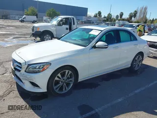 2019 Mercedes-Benz C 300 z VIN 55SWF8DB0KU318691, wystawiony jako IAAI lot #41751526 z przebiegiem 63 608 mil mil oraz . Historia ofert i sprzedaży dostępna na DreamBid. Obrazek 17.