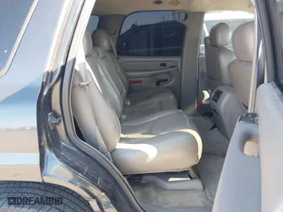 2004 Chevrolet Tahoe LT with VIN 1GNEC13ZX4R102265, listed as a IAAI auction lot 41812826 with 255,239 mi miles. Bid and sale history available at carsss.com. Image 8.