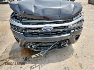 2022 Ford Expedition XLT z VIN 1FMJU1HT8NEA34626, wystawiony jako Copart lot #56818205 z przebiegiem 93 031 mil mil oraz Szkoda całkowita • Salvage title. Historia ofert i sprzedaży dostępna na DreamBid. Obrazek 12.