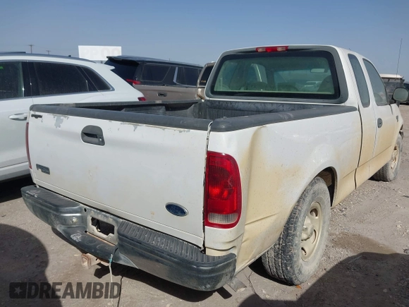 2000 Ford F-150 XL with VIN 1FTRX17W6YNC32992, listed as a IAAI auction lot 41633118 with 174,989 mi miles. Bid and sale history available at carsss.com. Image 4.