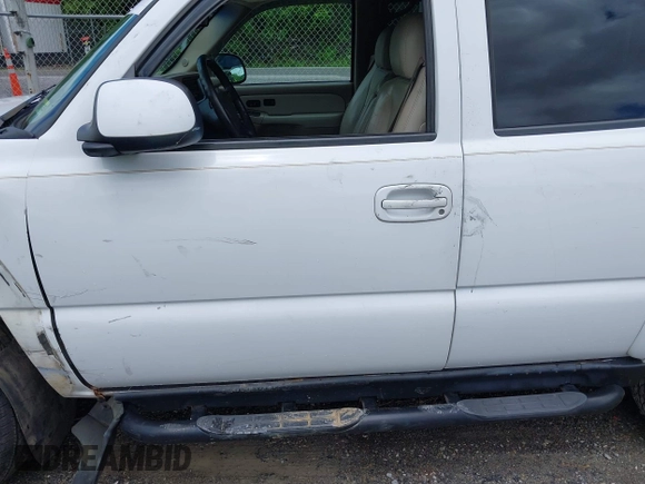 2003 Chevrolet Tahoe Z71 z VIN 1GNEK13Z23R230226, wystawiony jako IAAI lot #42252874 z przebiegiem 251 268 mil mil oraz . Historia ofert i sprzedaży dostępna na DreamBid. Obrazek 18.