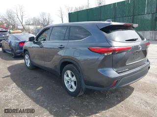 2021 Toyota Highlander L with VIN 5TDCZRBH0MS087637, listed as a IAAI auction lot 41947861 with 22,626 mi miles. Bid and sale history available at carsss.com. Image 3.
