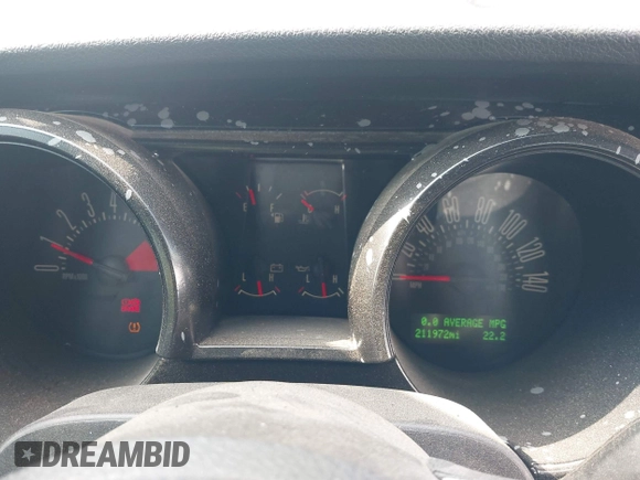 2008 Ford Mustang GT Deluxe z VIN 1ZVHT82H585183161, wystawiony jako IAAI lot #42421278 z przebiegiem 211 972 mil mil oraz . Historia ofert i sprzedaży dostępna na DreamBid. Obrazek 7.