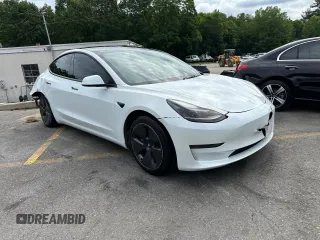 2023 Tesla Model 3 z VIN 5YJ3E1EA4PF553624, wystawiony jako Copart lot #64203215 z przebiegiem 30 197 mil mil oraz Czysty tytuł • Clean title. Historia ofert i sprzedaży dostępna na DreamBid. Obrazek 4.