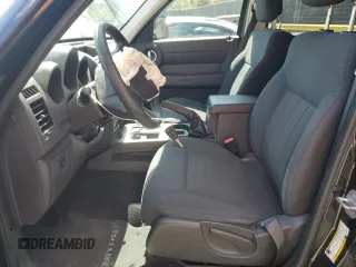 2011 Dodge Nitro Heat z VIN 1D4PU4GK7BW605931, wystawiony jako Copart lot #50860885 z przebiegiem 149 697 mil mil oraz Szkoda całkowita • Salvage title. Historia ofert i sprzedaży dostępna na DreamBid. Obrazek 7.