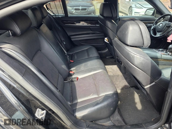 2012 BMW 7 Series 750i z VIN WBAKA8C56CCY3793, wystawiony jako Copart lot #49264245 z przebiegiem 118 295 mil mil oraz Czysty tytuł • Clean title. Historia ofert i sprzedaży dostępna na DreamBid. Obrazek 6.