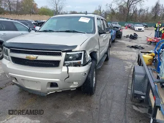 2007 Chevrolet Suburban LT with VIN 3GNFK16387G267959, listed as a IAAI auction lot 41999489 with 106,131 mi miles. Bid and sale history available at carsss.com. Image 2.