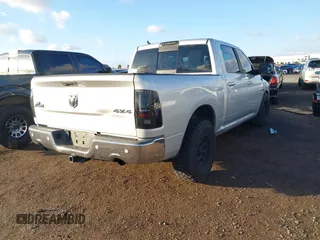 2015 Ram 1500 Big Horn z VIN 1C6RR7LM1FS728001, wystawiony jako IAAI lot #41421255 z przebiegiem 125 037 mil mil oraz . Historia ofert i sprzedaży dostępna na DreamBid. Obrazek 4.
