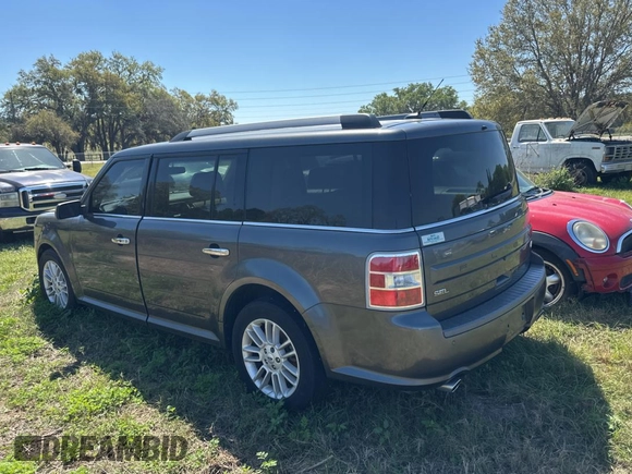 2016 Ford Flex SEL z VIN 2FMGK5C83GBA09724, wystawiony jako Copart lot #49134325 z przebiegiem 188 103 mil mil oraz Czysty tytuł • Clean title. Historia ofert i sprzedaży dostępna na DreamBid. Obrazek 3.