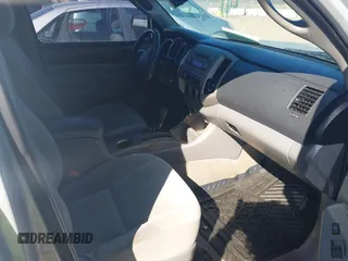 2006 Toyota Tacoma PreRunner z VIN 5TETU62N36Z173176, wystawiony jako IAAI lot #41697046 z przebiegiem 187 409 mil mil oraz . Historia ofert i sprzedaży dostępna na DreamBid. Obrazek 5.