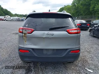 2016 Jeep Cherokee Altitude z VIN 1C4PJMAS0GW251840, wystawiony jako IAAI lot #42636245 z przebiegiem 216 061 mil mil oraz . Historia ofert i sprzedaży dostępna na DreamBid. Obrazek 16.