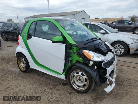 2014 Smart fortwo Passion with VIN WMEEJ9AA2EK763908, listed as a Copart auction lot 56653535 with 26,423 mi miles and Clean title. Bid and sale history available at DreamBid. Image 4.