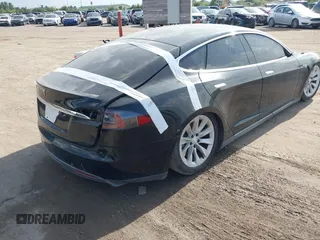 2013 Tesla Model S Performance с VIN 5YJSA1DP2DFP05411, выставлен на аукционе IAAI как лот 42705130 с пробегом Не указан миль и . История ставок и продаж доступна на DreamBid. Изображение 4.