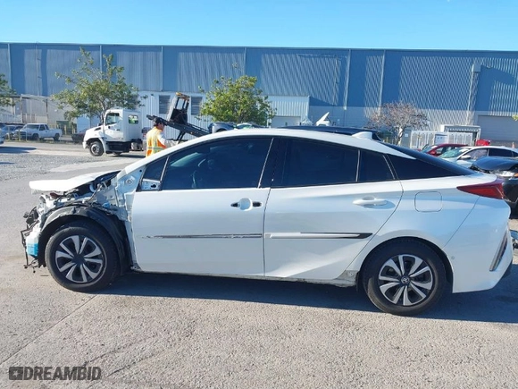 2017 Toyota Prius Prime Plus with VIN JTDKARFP1H3064170, listed as a IAAI auction lot 41323954 with NaN miles. Bid and sale history available at carsss.com. Image 15.