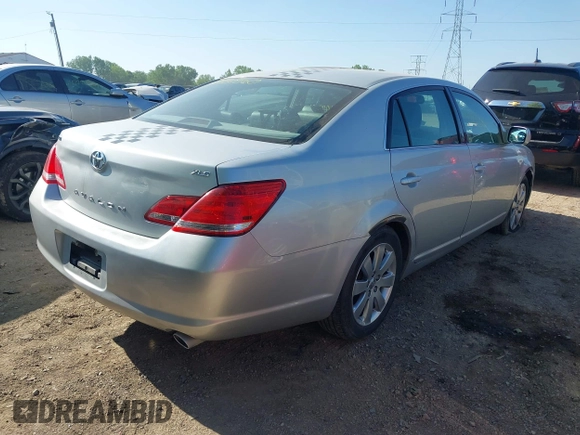 2005 Toyota Avalon XL z VIN 4T1BK36B95U050498, wystawiony jako IAAI lot #42220560 z przebiegiem 140 222 mil mil oraz . Historia ofert i sprzedaży dostępna na DreamBid. Obrazek 4.