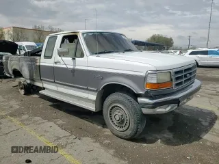 1992 Ford F-250 z VIN 1FTHX26G4NKB83915, wystawiony jako Copart lot #55854535 z przebiegiem Nie podano mil oraz Szkoda całkowita • Salvage title. Historia ofert i sprzedaży dostępna na DreamBid. Obrazek 13.