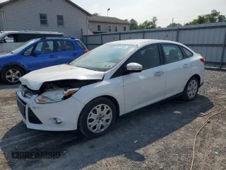 2012 Ford Focus SE z VIN 1FAHP3F21CL445400, wystawiony jako Copart lot #58512535 z przebiegiem 142 515 mil mil oraz Szkoda całkowita • Salvage title. Historia ofert i sprzedaży dostępna na DreamBid. Obrazek 1.