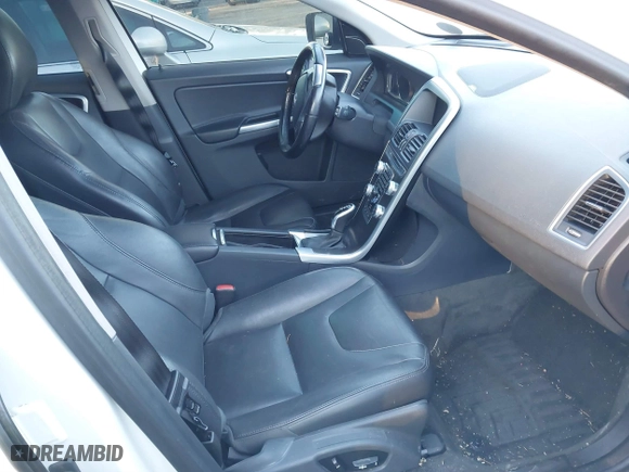 2016 Volvo XC60 T5 Platinum with VIN YV4612RM0G2787732, listed as a IAAI auction lot 41408345 with 120,429 mi miles. Bid and sale history available at carsss.com. Image 5.