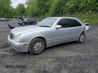 2001 Mercedes-Benz E 320 z VIN WDBJF65JX1B351154, wystawiony jako Copart lot #56972335 z przebiegiem 71 573 mil mil oraz Szkoda całkowita • Salvage title. Historia ofert i sprzedaży dostępna na DreamBid. Obrazek 1.