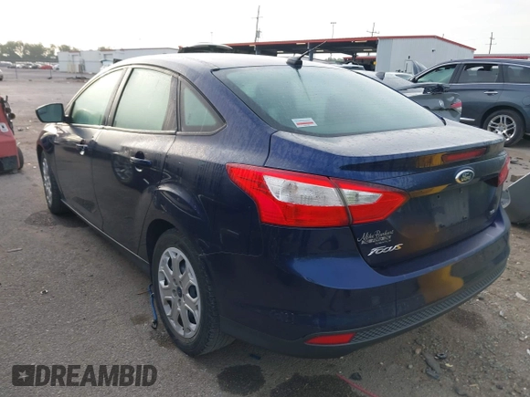 2012 Ford Focus SE z VIN 1FAHP3F24CL102600, wystawiony jako IAAI lot #42169855 z przebiegiem 91 905 mil mil oraz . Historia ofert i sprzedaży dostępna na DreamBid. Obrazek 3.