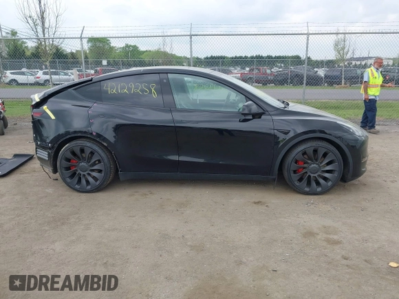 2023 Tesla Model Y Performance z VIN 7SAYGDEF7PF663387, wystawiony jako IAAI lot #42129258 z przebiegiem 42 691 mil mil oraz . Historia ofert i sprzedaży dostępna na DreamBid. Obrazek 14.