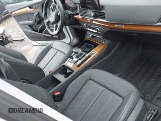 2023 Audi Q5 S line Premium Plus z VIN WA1EAAFY9P2089095, wystawiony jako IAAI lot #42263035 z przebiegiem 10 279 mil mil oraz . Historia ofert i sprzedaży dostępna na DreamBid. Obrazek 5.