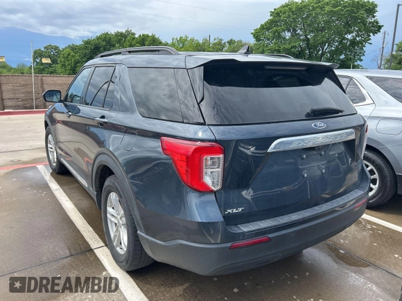 2022 Ford Explorer XLT with VIN 1FMSK7DH1NGB83527, listed as a IAAI auction lot 42154299 with 83,296 mi miles. Bid and sale history available at carsss.com. Image 1.