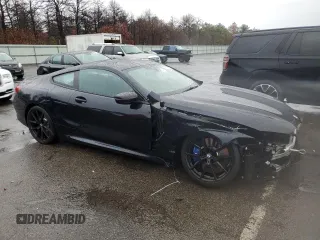 2025 BMW 8 Series M850i xDrive z VIN WBABC4C01SCT38959, wystawiony jako Copart lot #81842724 z przebiegiem Nie podano mil oraz Szkoda całkowita • Salvage title. Historia ofert i sprzedaży dostępna na DreamBid. Obrazek 4.