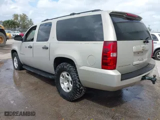 2009 Chevrolet Suburban LS with VIN 1GNFC16069R191034, listed as a IAAI auction lot 41583684 with 195,900 mi miles. Bid and sale history available at carsss.com. Image 3.