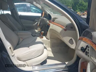 2005 Mercedes-Benz S 430 z VIN WDBNG83J25A450351, wystawiony jako IAAI lot #42273503 z przebiegiem 205 306 mil mil oraz . Historia ofert i sprzedaży dostępna na DreamBid. Obrazek 5.