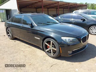 2010 BMW 7 Series 750Li z VIN WBAKB8C56ACY63195, wystawiony jako IAAI lot #42047893 z przebiegiem 126 076 mil mil oraz . Historia ofert i sprzedaży dostępna na DreamBid. Obrazek 1.