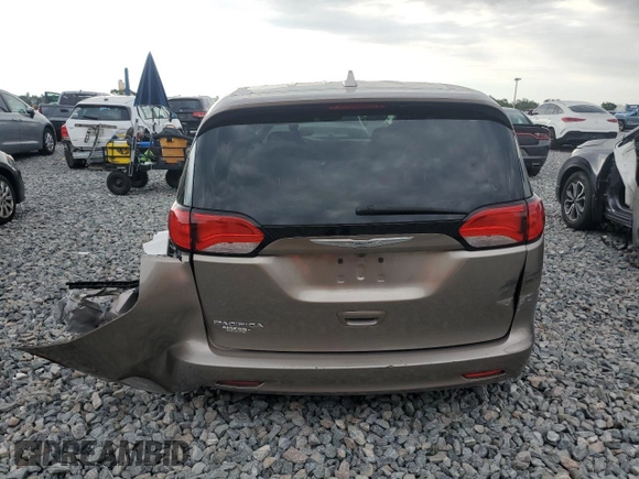 2017 Chrysler Pacifica Touring with VIN 2C4RC1DG7HR747382, listed as a Copart auction lot 61635915 with 188,495 mi miles and Salvage title. Bid and sale history available at DreamBid. Image 6.