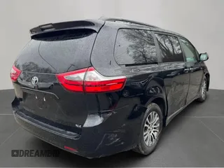 2020 Toyota Sienna XLE Auto Access Seat with VIN 5TDYZ3DCXLS048685, listed as a Copart auction lot 53573145 with 217,712 mi miles and Clean Title. Bid and sale history available at carsss.com. Image 4.