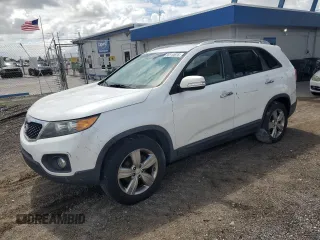 2013 Kia Sorento EX с VIN 5XYKU4A69DG347172, выставлен на аукционе Copart как лот 66113975 с пробегом Не указан миль и Чистый • Clean title. История ставок и продаж доступна на DreamBid. Изображение 1.