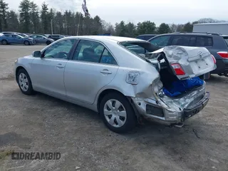 2008 Toyota Camry LE z VIN 4T1BK46K38U071616, wystawiony jako IAAI lot #41927946 z przebiegiem 88 162 mil mil oraz . Historia ofert i sprzedaży dostępna na DreamBid. Obrazek 3.