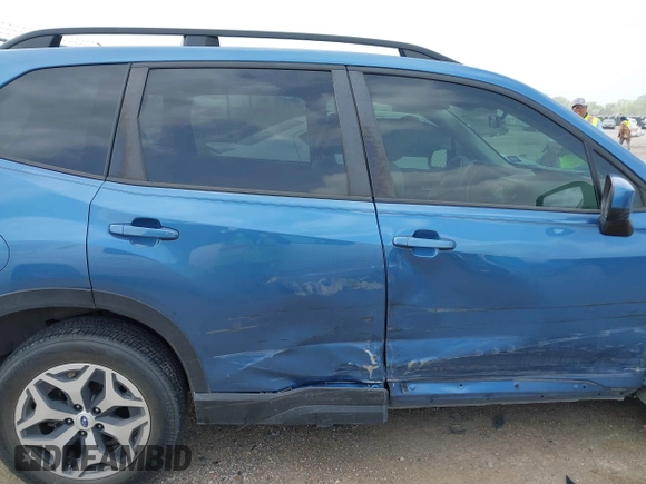 2019 Subaru Forester Premium with VIN JF2SKAEC3KH538077, listed as a IAAI auction lot 41903407 with 64,694 mi miles. Bid and sale history available at carsss.com. Image 13.