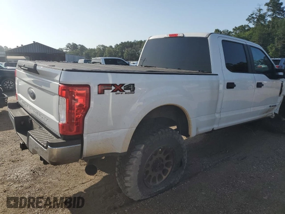 2017 Ford F-250 Lariat with VIN 1FT7W2BT7HEC13302, listed as a Copart auction lot 61263835 with 188,928 mi miles and Salvage title. Bid and sale history available at DreamBid. Image 3.