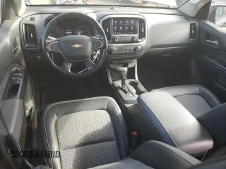 2020 Chevrolet Colorado 2WD Z71 z VIN 1GCGSDEN8L1226905, wystawiony jako Copart lot #63519215 z przebiegiem 71 209 mil mil oraz Szkoda całkowita • Salvage title. Historia ofert i sprzedaży dostępna na DreamBid. Obrazek 8.