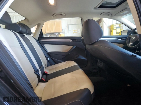 2014 Volkswagen Passat SE z VIN 1VWBN7A35EC121511, wystawiony jako Copart lot #48156315 z przebiegiem 136 472 mil mil oraz Szkoda całkowita • Salvage title. Historia ofert i sprzedaży dostępna na DreamBid. Obrazek 10.