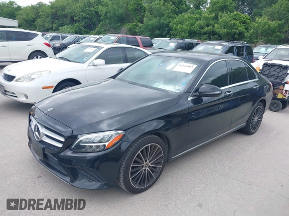 2019 Mercedes-Benz C 300 z VIN 55SWF8DB0KU307061, wystawiony jako IAAI lot #42143403 z przebiegiem Nie podano mil oraz . Historia ofert i sprzedaży dostępna na DreamBid. Obrazek 20.