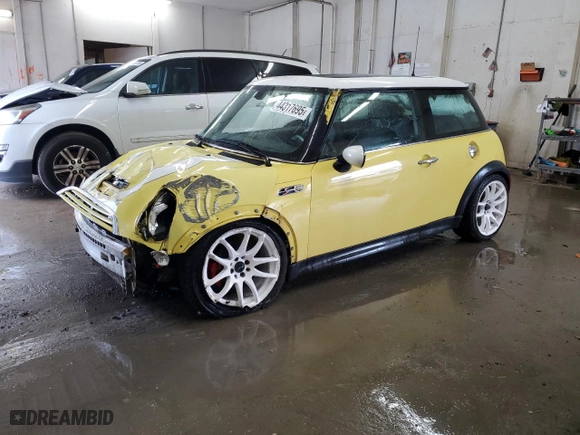 2004 MINI Cooper Hardtop S with VIN WMWRE33474TD85294, listed as a Copart auction lot 44317695 with 115,021 mi miles and Salvage Title. Bid and sale history available at carsss.com. Image 1.