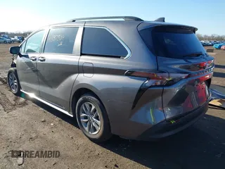 2024 Toyota Sienna XLE with VIN 5TDYRKEC3RS218404, listed as a IAAI auction lot 41837804 with 7,795 mi miles. Bid and sale history available at carsss.com. Image 3.