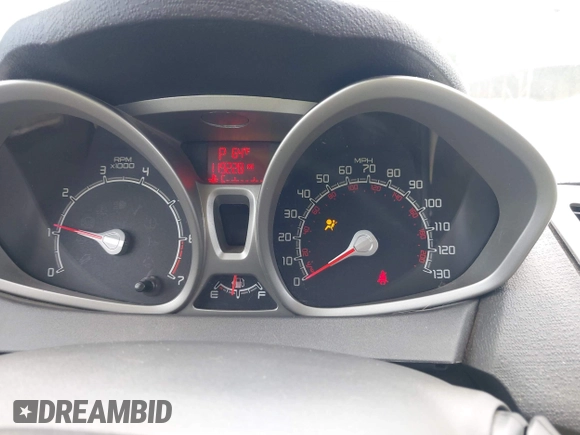2013 Ford Fiesta SE z VIN 3FADP4BJ3DM186569, wystawiony jako IAAI lot #42128913 z przebiegiem 19 228 mil mil oraz . Historia ofert i sprzedaży dostępna na DreamBid. Obrazek 7.