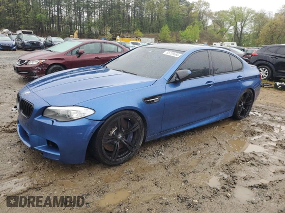 2013 BMW M5 z VIN WBSFV9C58DC772945, wystawiony jako Copart lot #55759565 z przebiegiem 78 125 mil mil oraz Tytuł czysty. Historia ofert i sprzedaży dostępna na DreamBid. Obrazek 1.