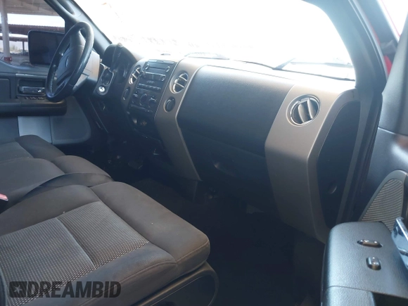 2004 Ford F-150 XLT z VIN 1FTPW14554KB99596, wystawiony jako IAAI lot #42575950 z przebiegiem 142 071 mil mil oraz . Historia ofert i sprzedaży dostępna na DreamBid. Obrazek 5.