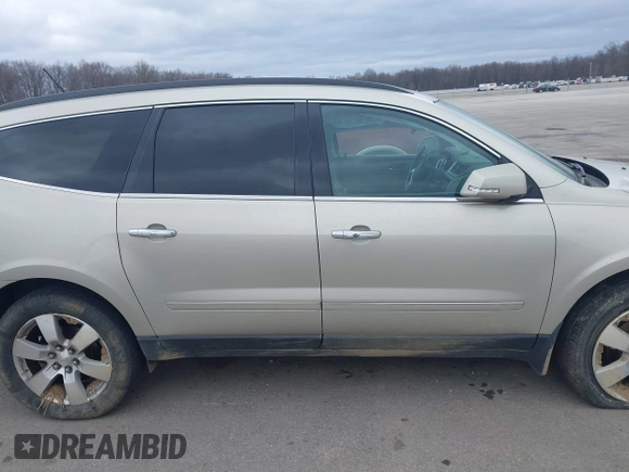 2015 Chevrolet Traverse LTZ z VIN 1GNKRJKD6FJ237851, wystawiony jako IAAI lot #41847524 z przebiegiem 84 809 mil mil oraz . Historia ofert i sprzedaży dostępna na DreamBid. Obrazek 13.
