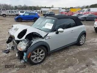 2011 MINI Convertible S с VIN WMWZP3C55BTX82922, выставлен на аукционе IAAI как лот 41408777 с пробегом 82 764 миль миль и . История ставок и продаж доступна на DreamBid. Изображение 2.