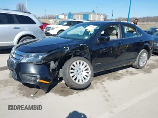 2010 Ford Fusion Hybrid z VIN 3FADP0L39AR396746, wystawiony jako IAAI lot #41764282 z przebiegiem 132 582 mil mil oraz . Historia ofert i sprzedaży dostępna na DreamBid. Obrazek 2.