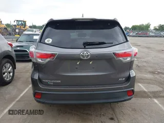 2016 Toyota Highlander XLE z VIN 5TDKKRFH7GS176099, wystawiony jako IAAI lot #42351219 z przebiegiem 104 986 mil mil oraz . Historia ofert i sprzedaży dostępna na DreamBid. Obrazek 16.